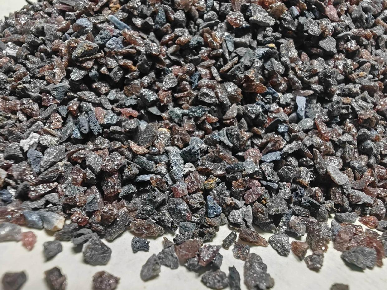 棕刚玉砂料价格指南 刚玉砂多少钱一吨？